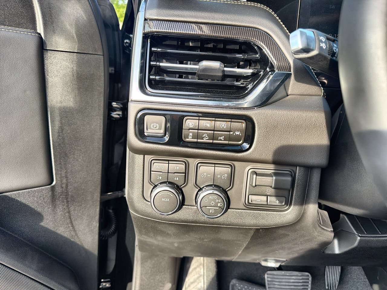 New 2026 Onyx Black GMC Elevation image 15