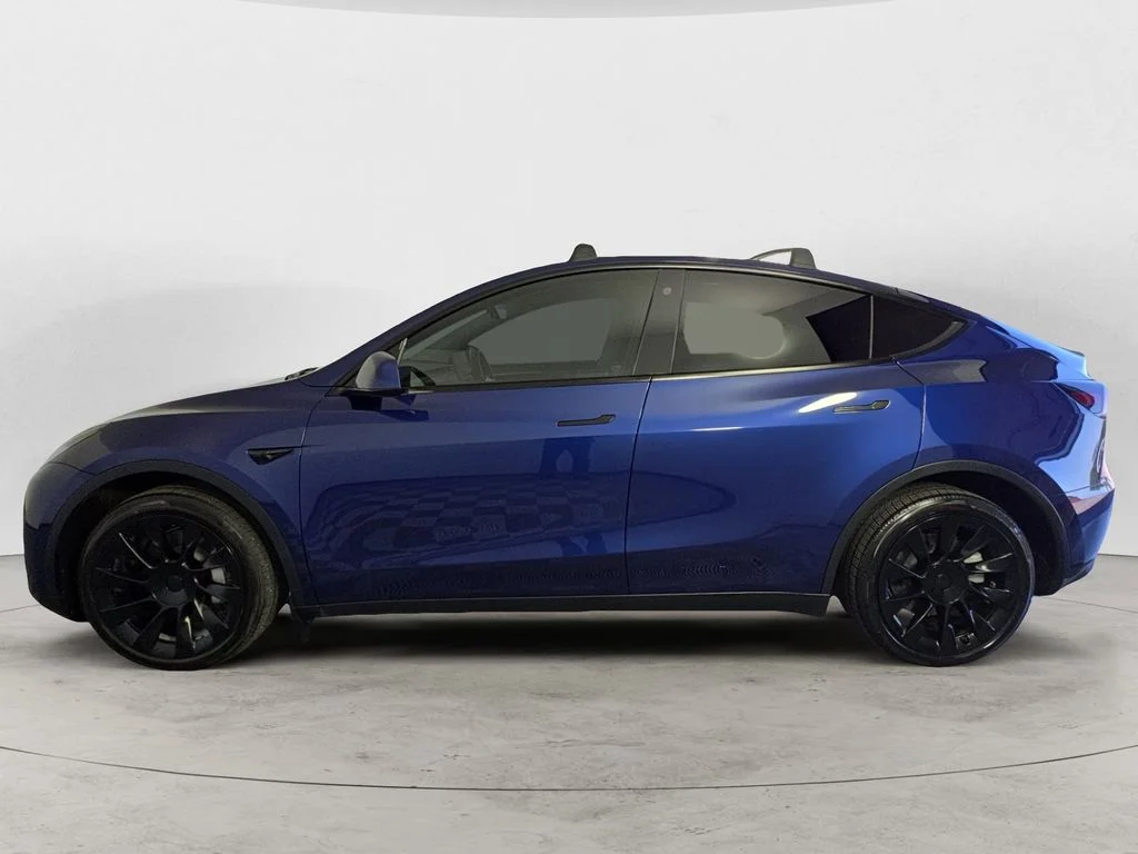 Used 2023 Blue Tesla Long Range image 2