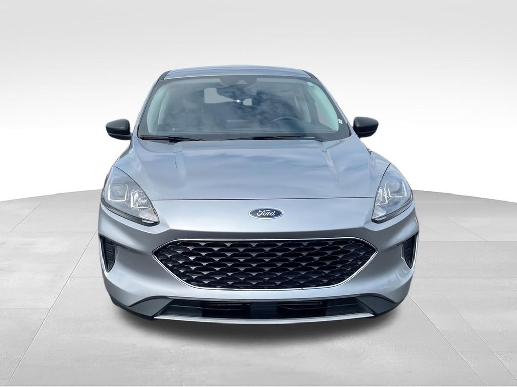 Used 2022 Silver Ford SE image 3