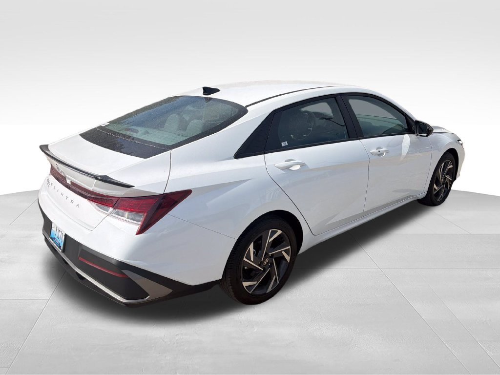Used 2025 White Hyundai SEL Sport image 5