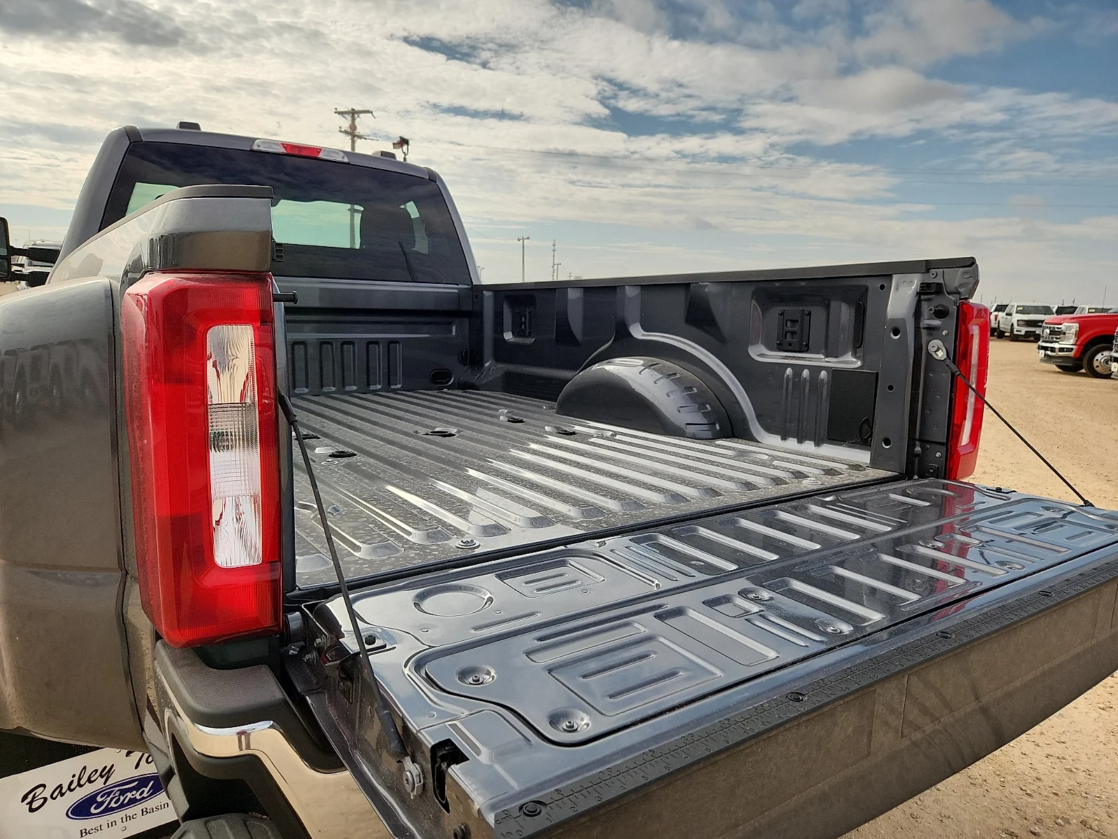 New 2027 Carbonized Gray Metallic Ford XLT image 12