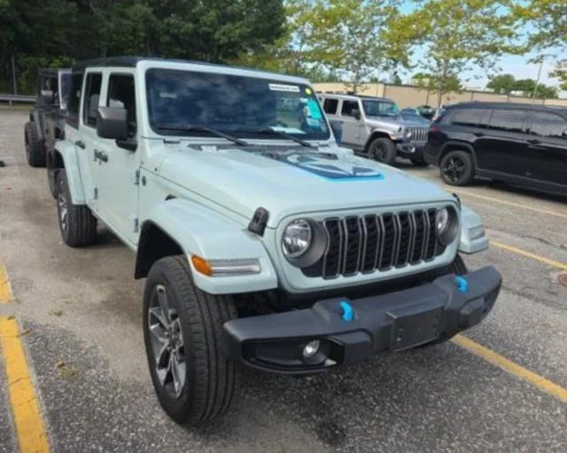 Used 2024  Jeep Sport S 4xe image 1