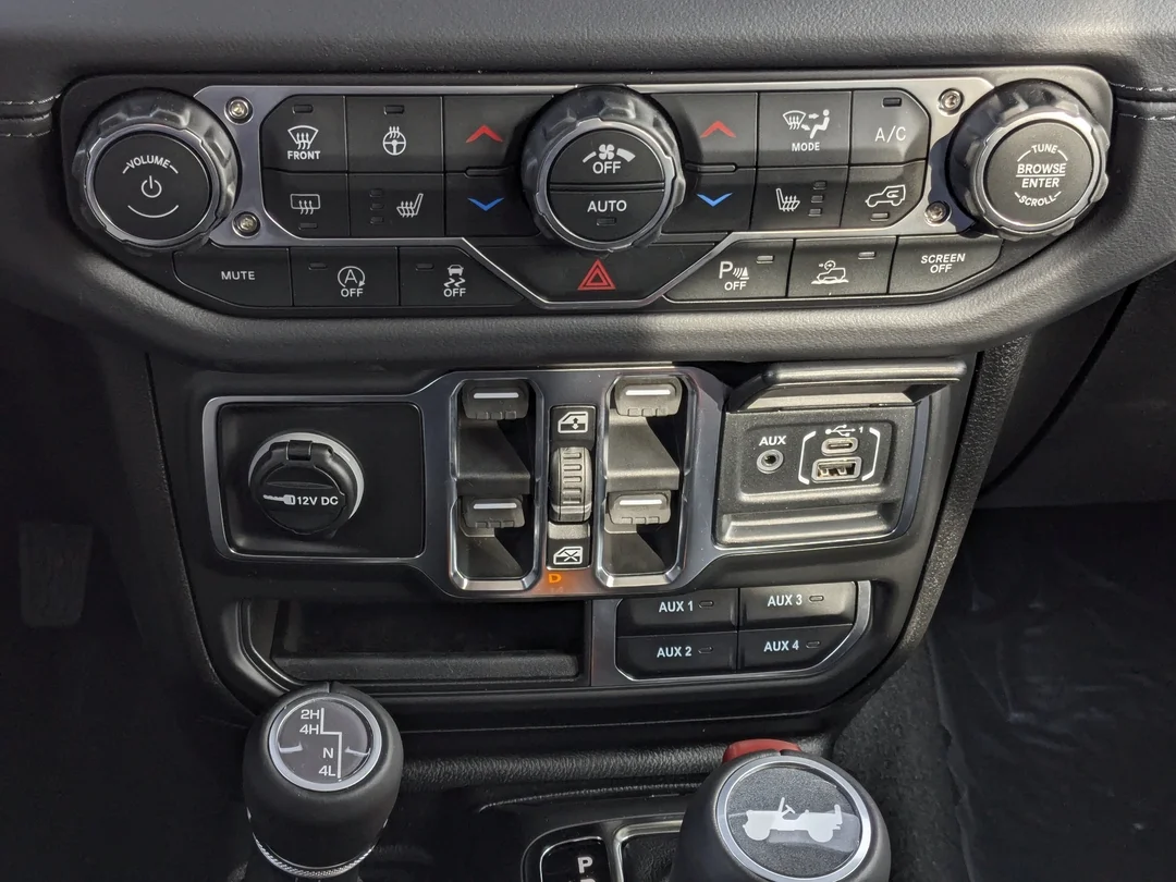 New 2026 Grey Jeep Sahara - - 4x4 - McKinley Leather - Body-Color Top - Alpine Audio - Technology Group & More! image 23