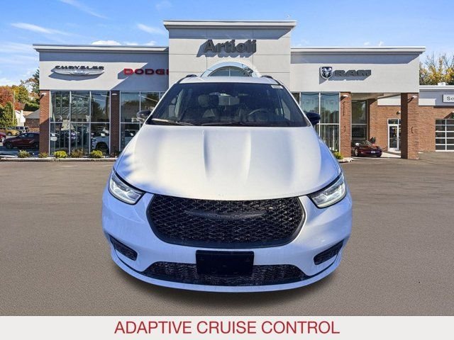 New 2026 Bright White Clear-Coat Exterior Paint Chrysler Select image 3