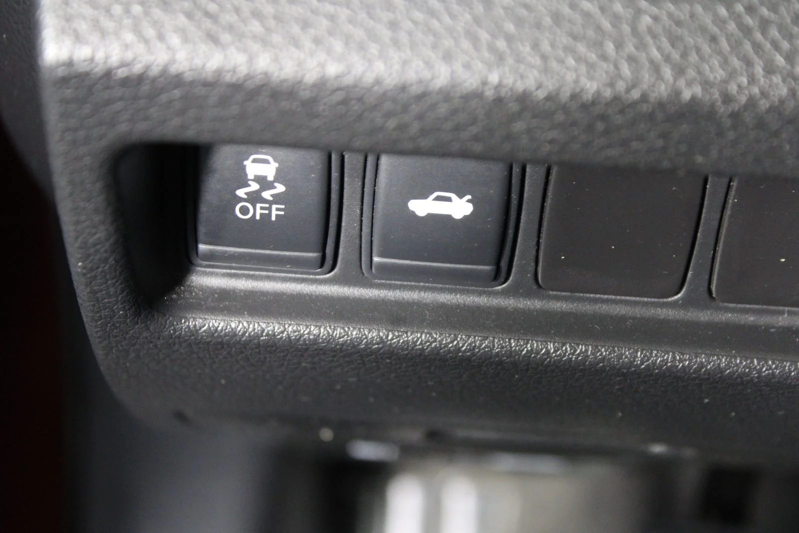 Used 2014 Red Nissan 2.5 S image 22