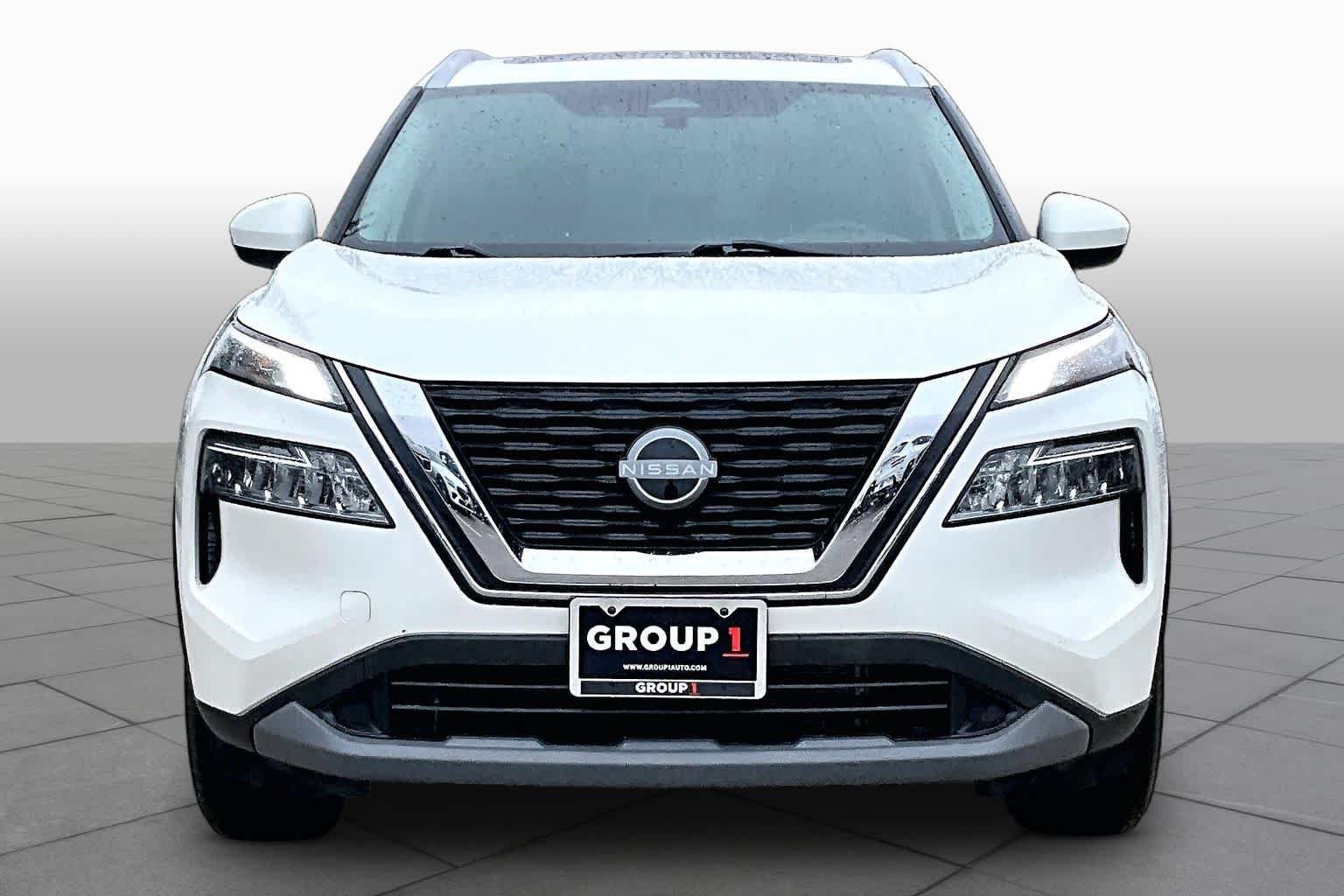 Used 2023 PEARL WHITE TRI Nissan SV image 4