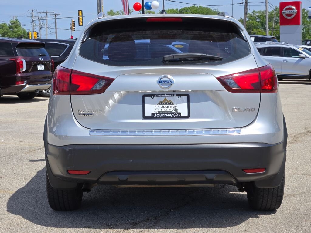 Used 2018 Silver Nissan SL image 11