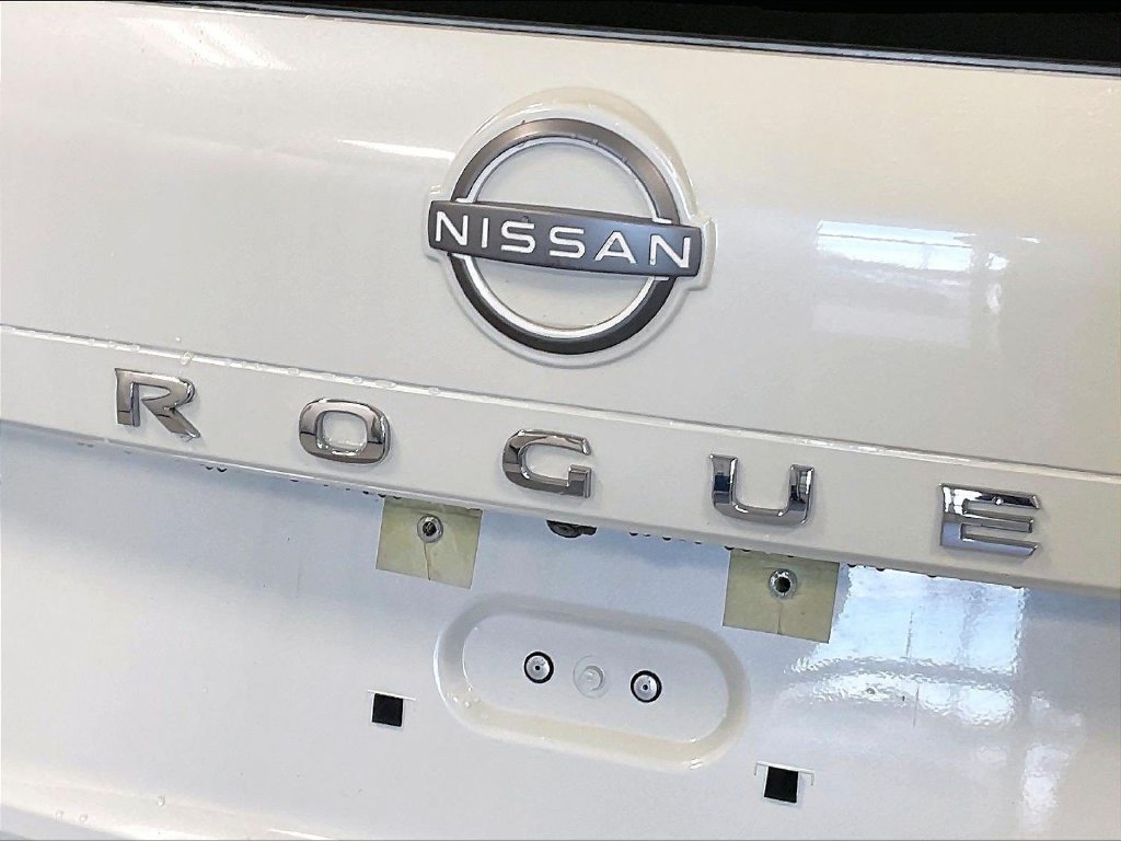Used 2023 White Nissan SV image 28