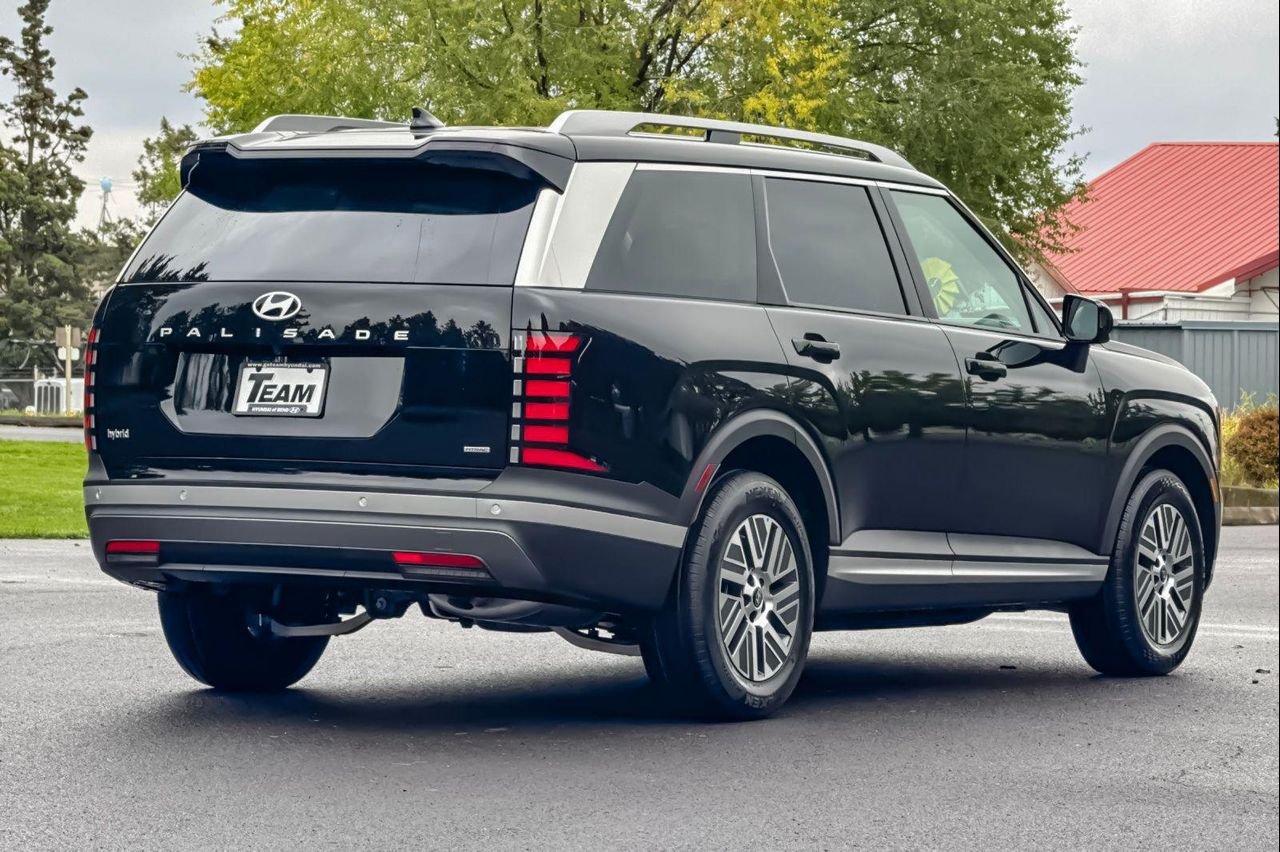 New 2027 Black Hyundai SEL 7P image 4