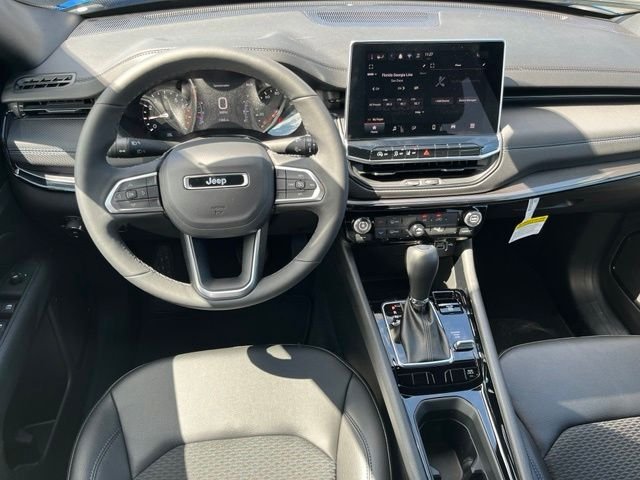 New 2026 Hydro Blue Pearlcoat Jeep Latitude image 19