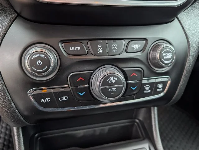Used 2021 Black Jeep Trailhawk image 24