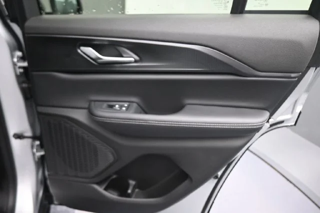 New 2026 Silver Zynith Exterior Paint Jeep Laredo X image 22