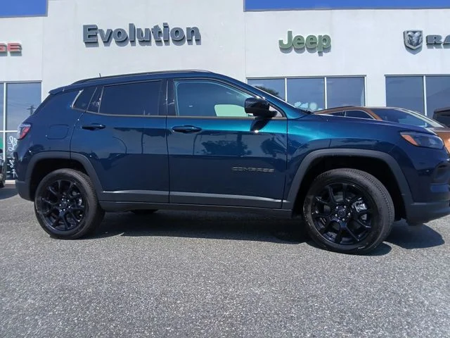 New 2026 Fathom Blue Pearl Coat Jeep Latitude image 5