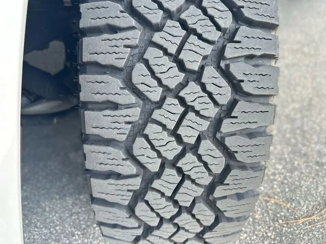 Used 2021 White Jeep Overland image 11