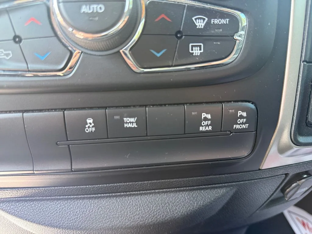 Used 2019 Silver Ram Big Horn image 36