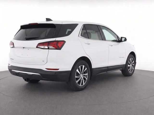 Used 2022 SUMMIT WHITE Chevrolet LT image 3