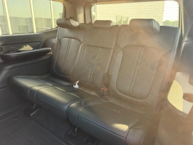 New 2026 Velvet Red Pearlcoat (DISC) Jeep Upland image 9