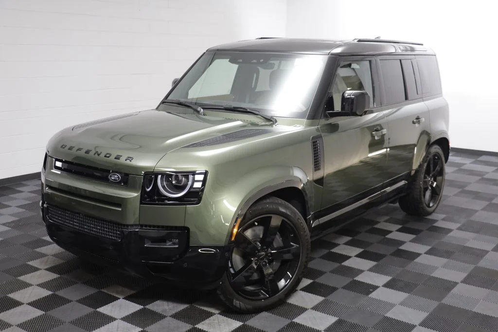 New 2026 Green Land Rover X-Dynamic SE image 2