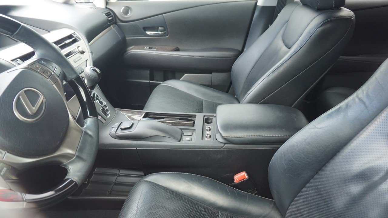 Used 2013 Silver Lexus  image 8