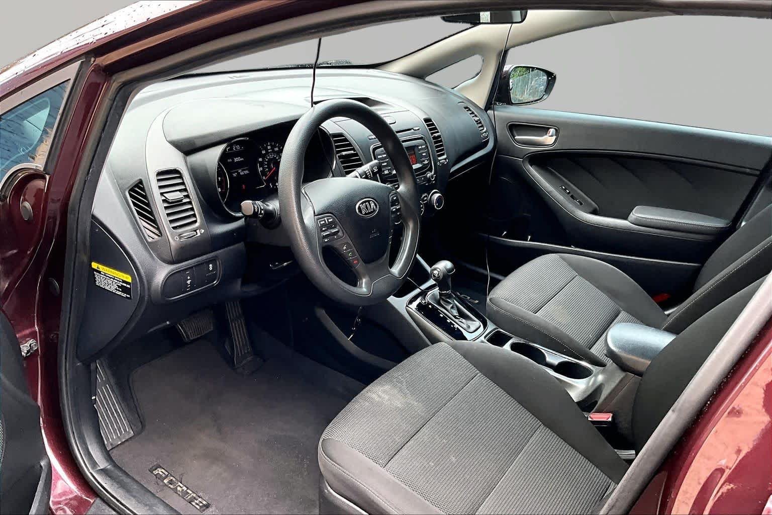 Used 2018 Garnet Red Kia LX image 17