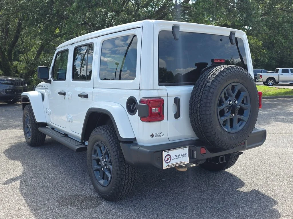 New 2026 Bright White Clear-Coat Exterior Paint Jeep  image 4