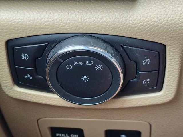 Used 2015 White Ford Lariat image 25