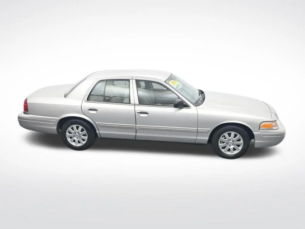 Used 2006 Silver Ford LX image 26