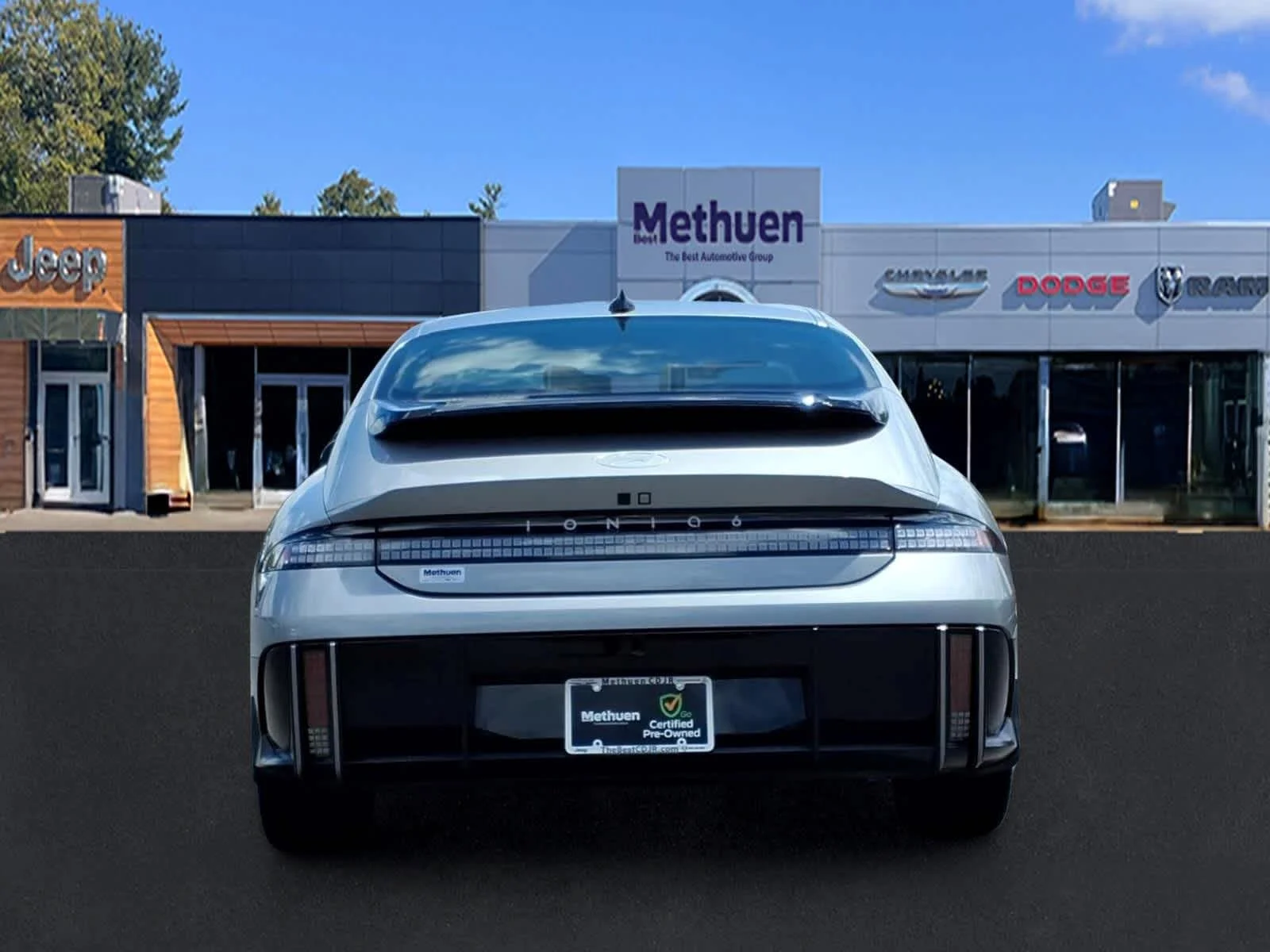 Used 2023 Curated Silver Hyundai SEL image 4