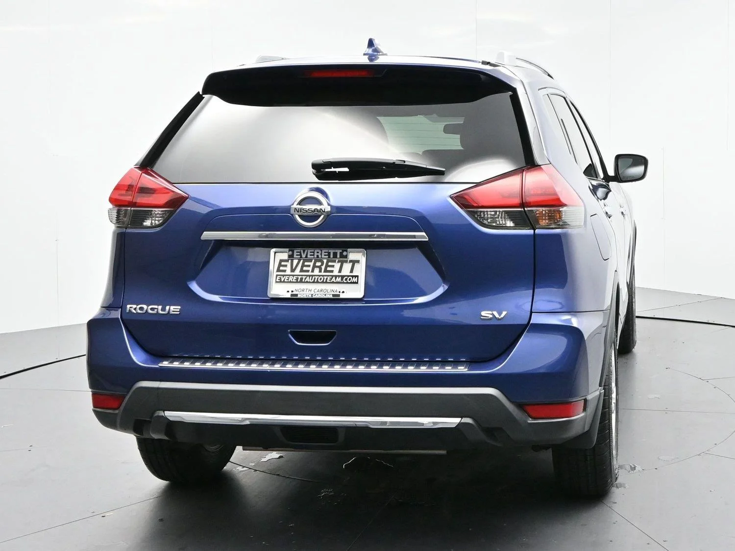 Used 2018 Caspian Blue Nissan SV image 6