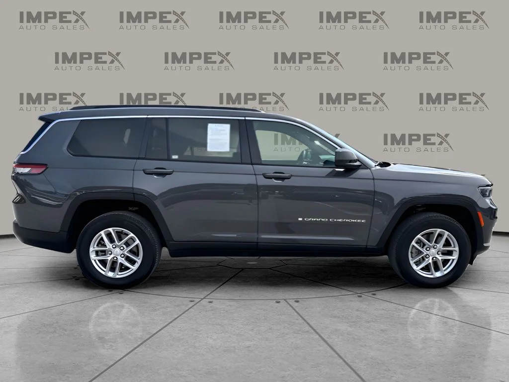 Used 2024 Gray Jeep Laredo X image 6