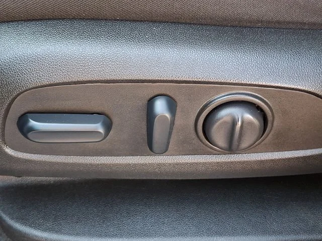 Used 2022 Silver Chevrolet LT image 27