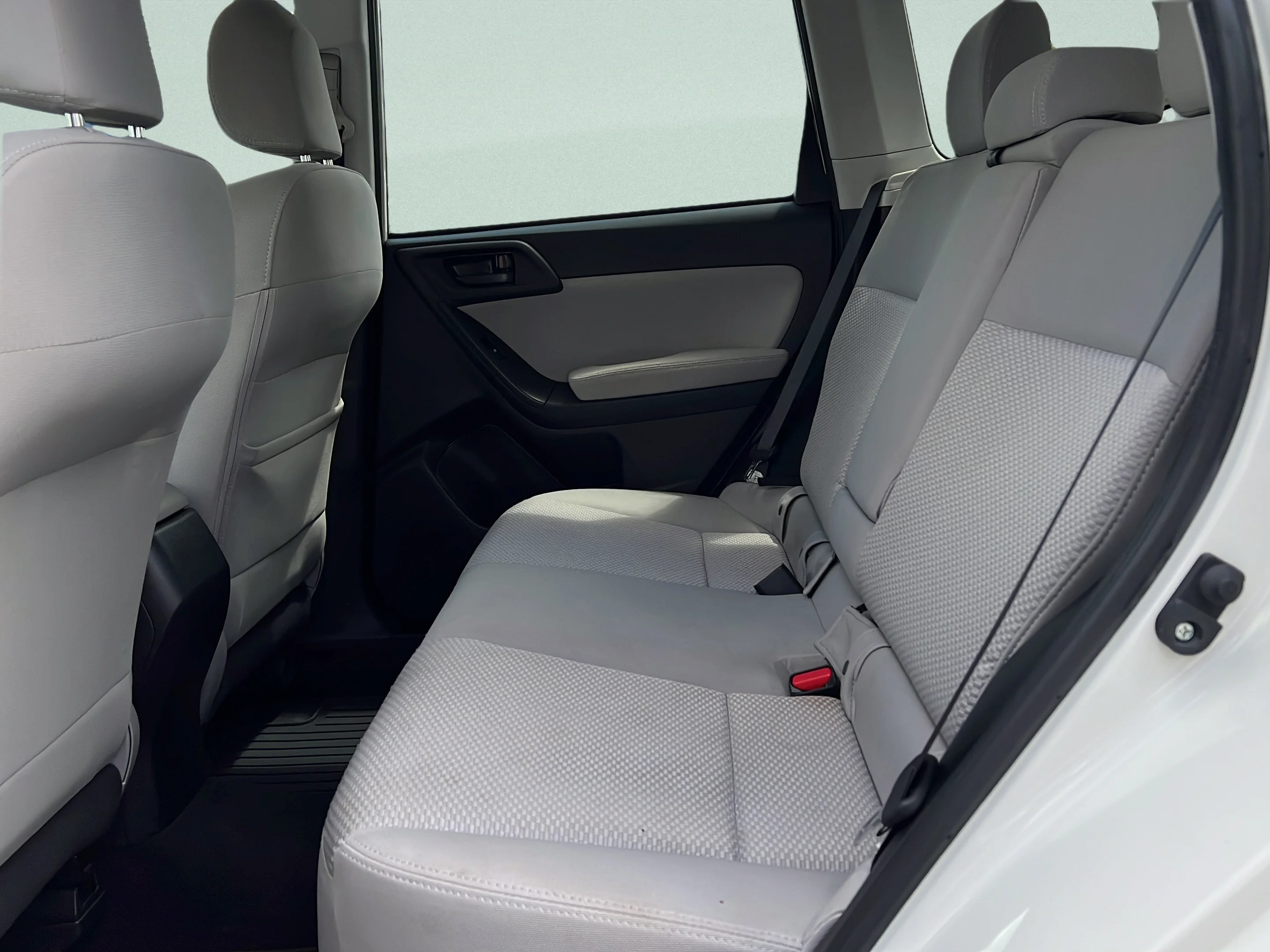 Used 2015 Satin White Pearl Subaru 2.5i Premium image 13