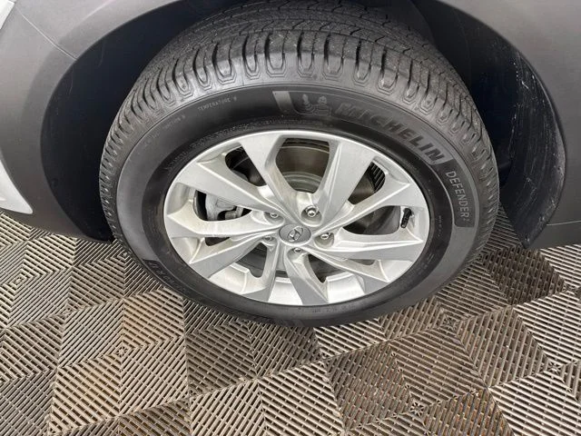 Used 2019 Silver Hyundai SE image 26