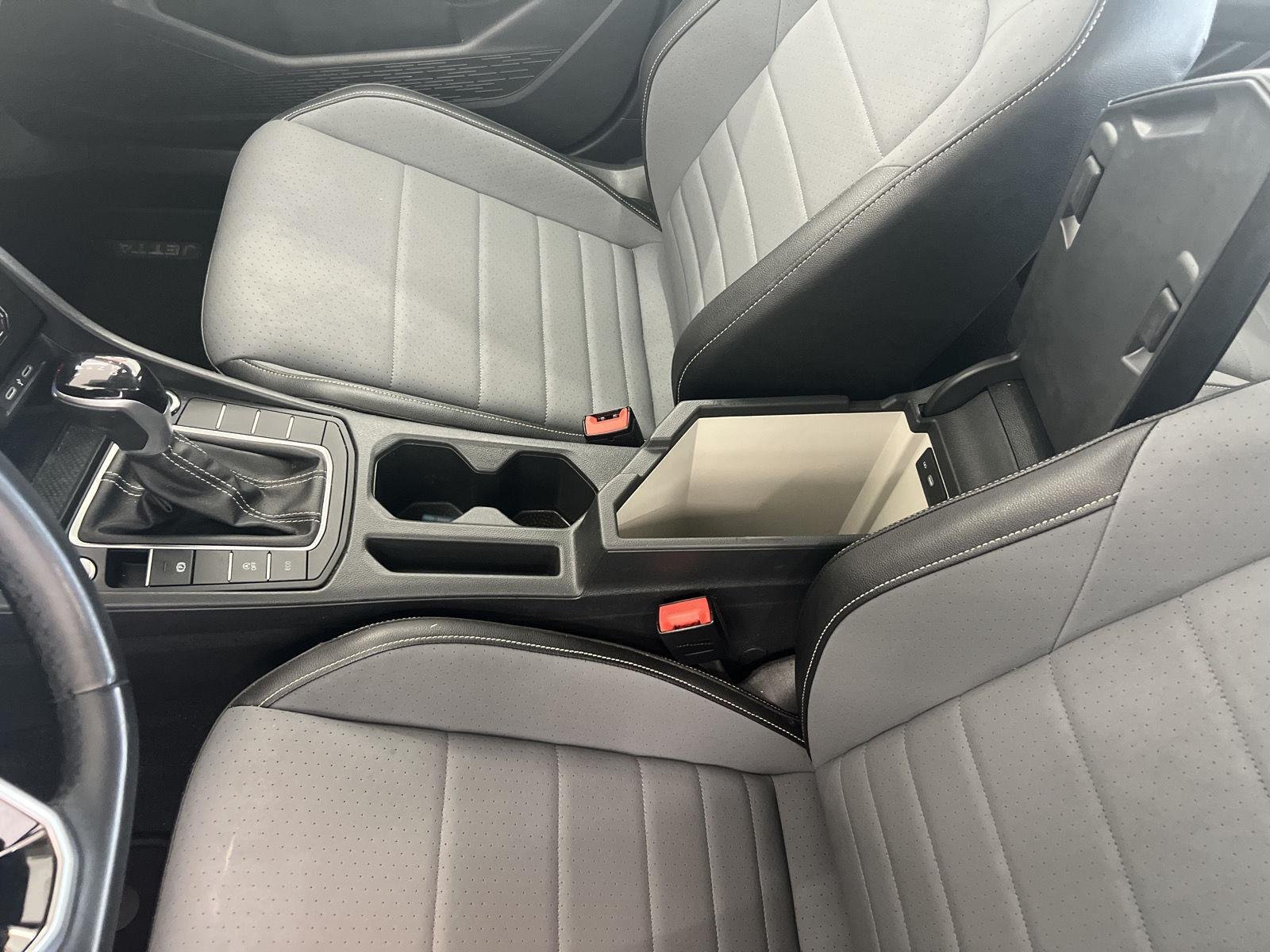 Used 2025 GRAY Volkswagen SE image 21