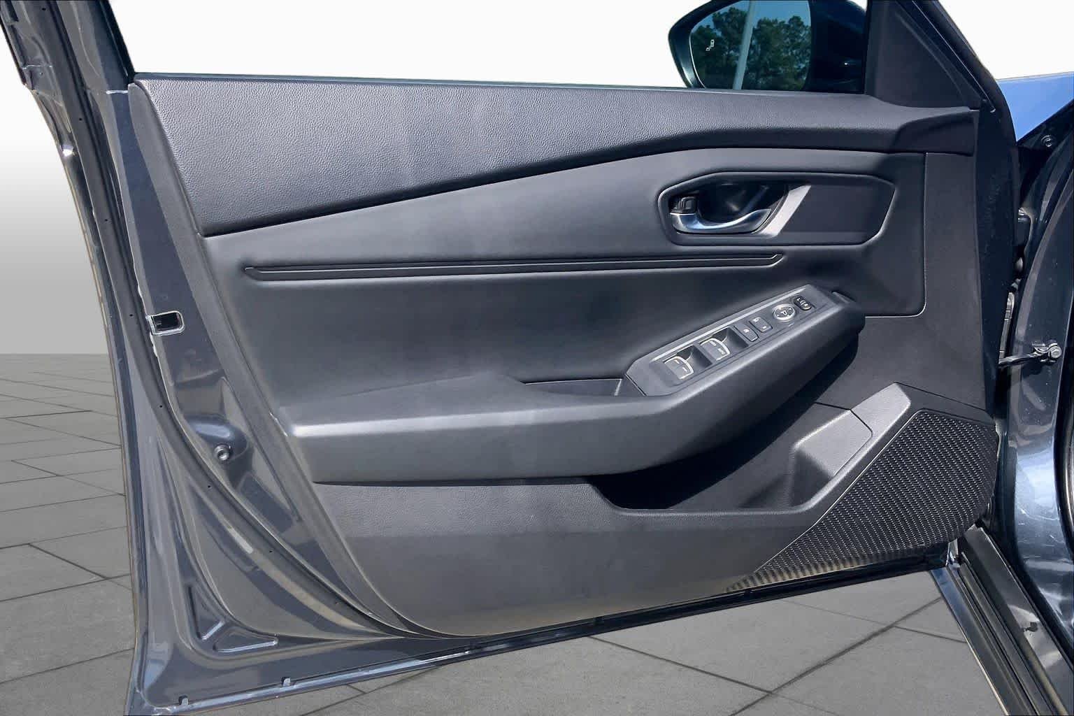 Used 2025 Meteorite Gray Metallic Honda SE image 21