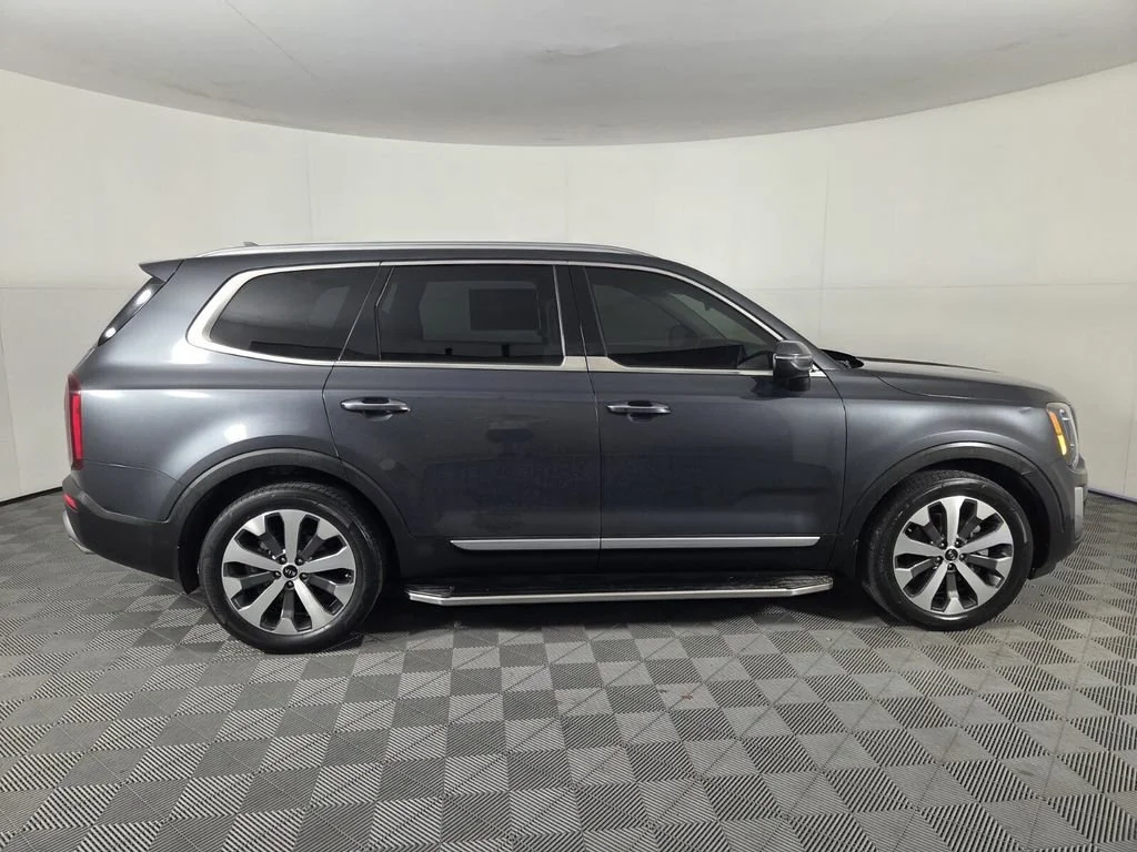 Used 2021 Gravity Grey Kia S image 4
