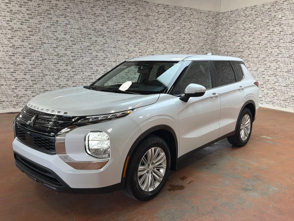 Used 2023 White Mitsubishi ES image 3