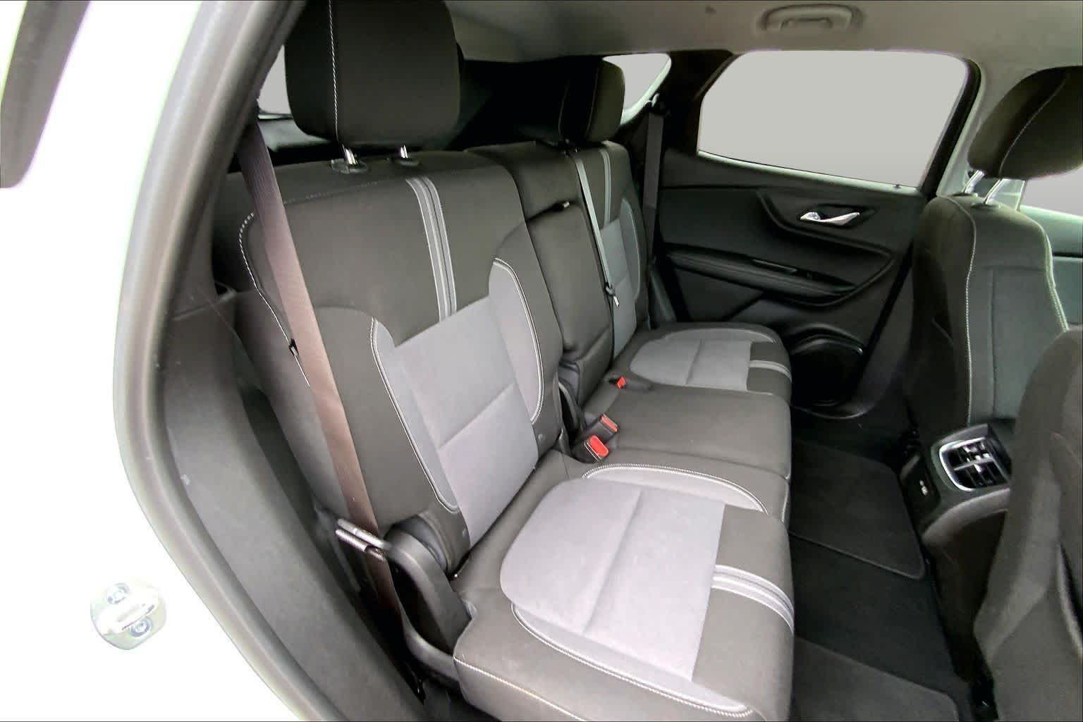Used 2025 Summit White Chevrolet LT image 19