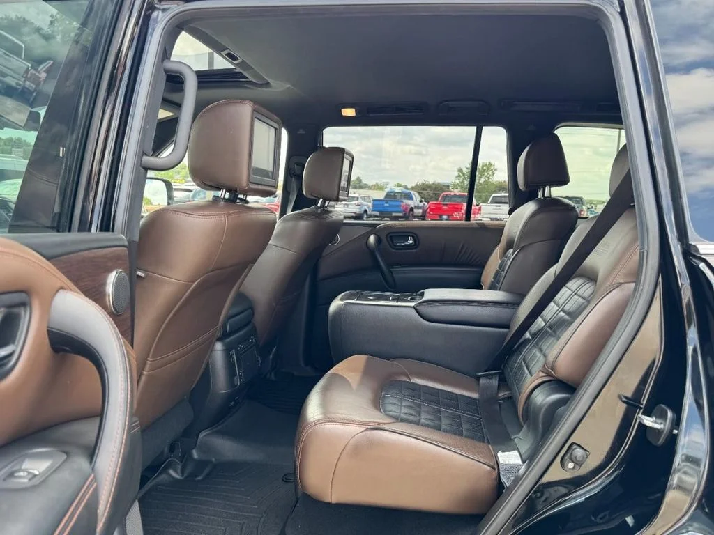 Used 2019 Black Nissan Platinum image 10
