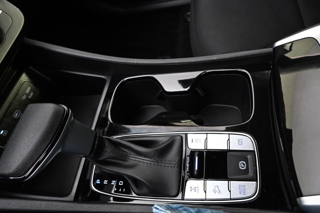 Certified Used 2025 Phantom Black Hyundai SE image 26