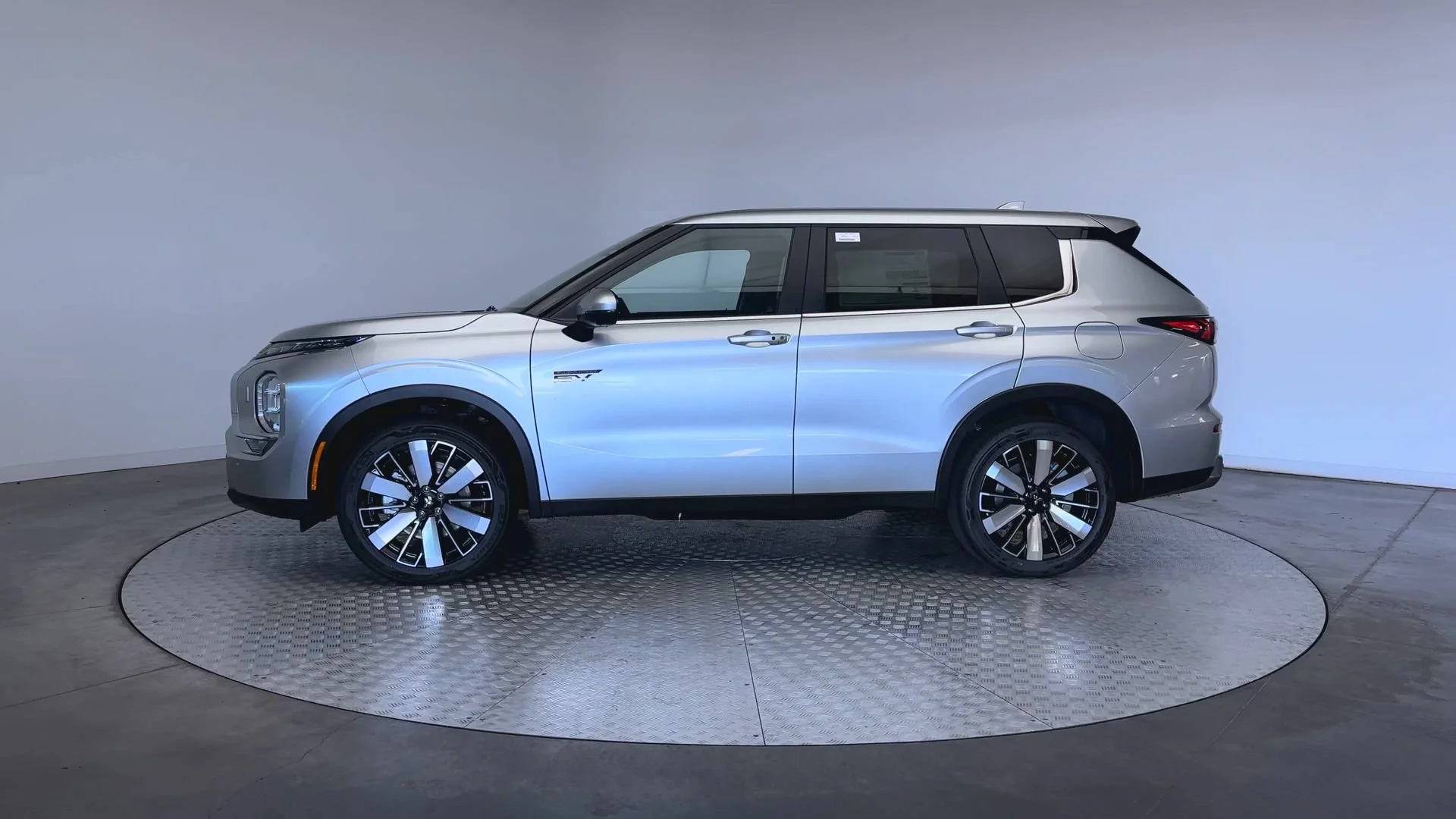New 2026 Alloy Silver Metallic Mitsubishi SE image 5