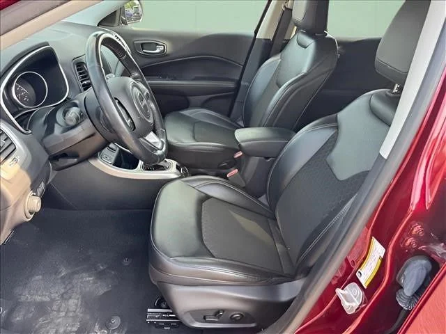 Used 2021 Red Jeep Latitude image 5
