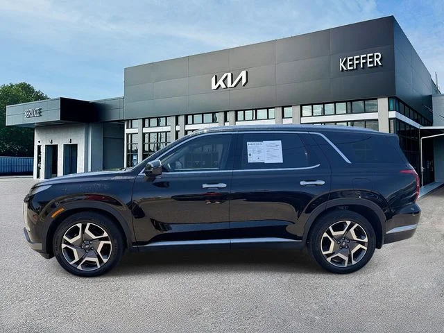 Used 2023 Black Hyundai SEL image 5