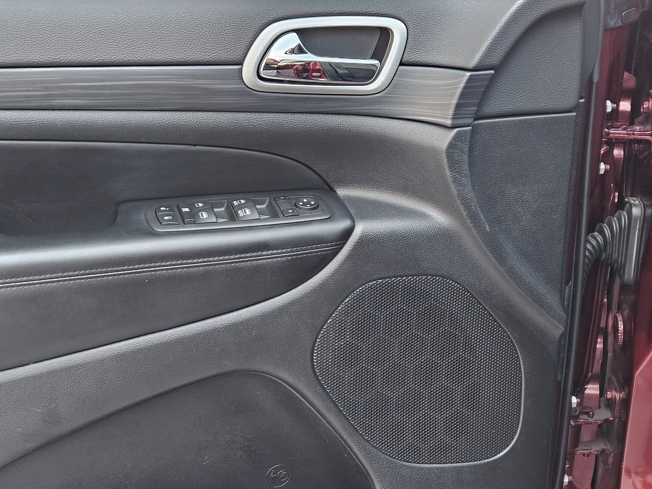 Used 2022 Velvet Red Pearlcoat Jeep Laredo X image 18