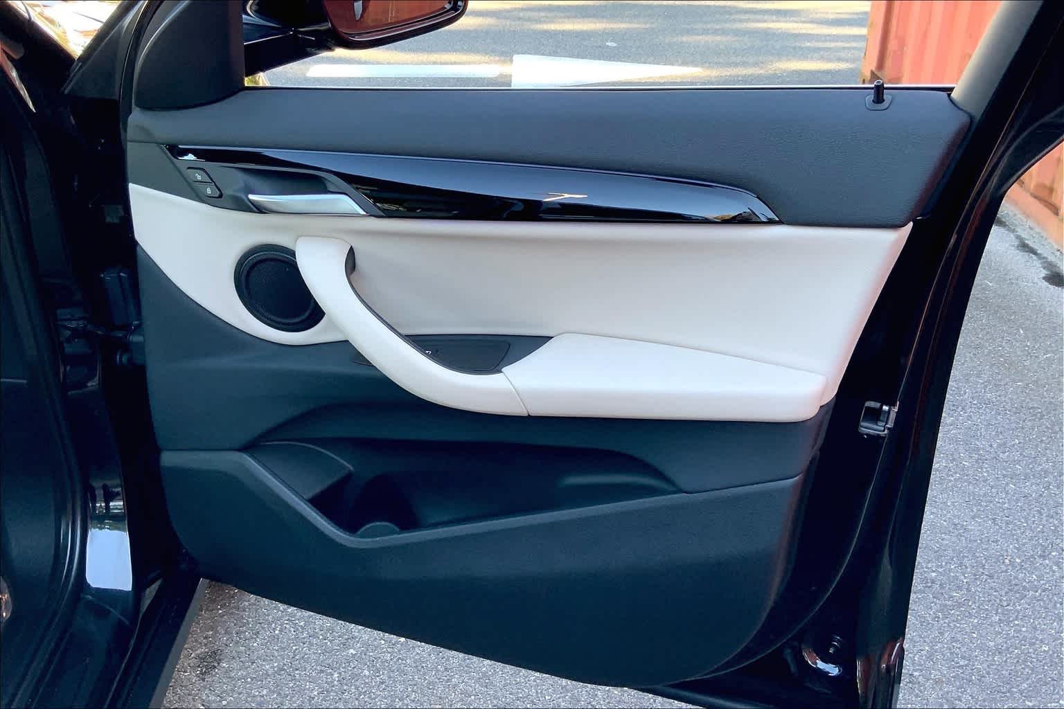 Used 2019 Black Sapphire Metallic BMW xDrive28i image 22
