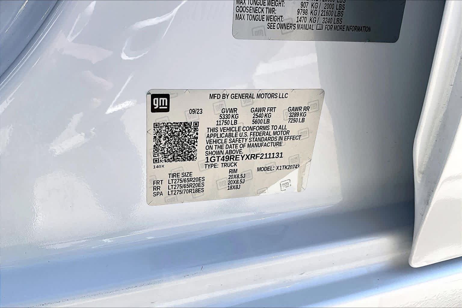 Used 2024 White Frost Tricoat GMC Denali image 29