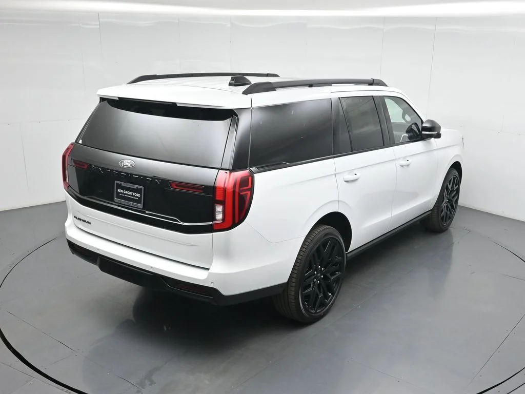 New 2026 Oxford White Ford Platinum image 35