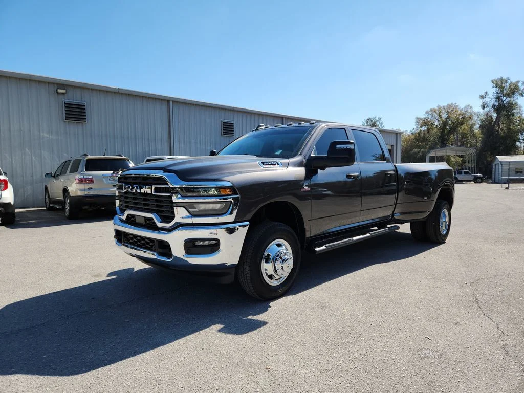 New 2026 Granite Crystal Metallic Clear-Coat Exterior Paint RAM Tradesman image 2
