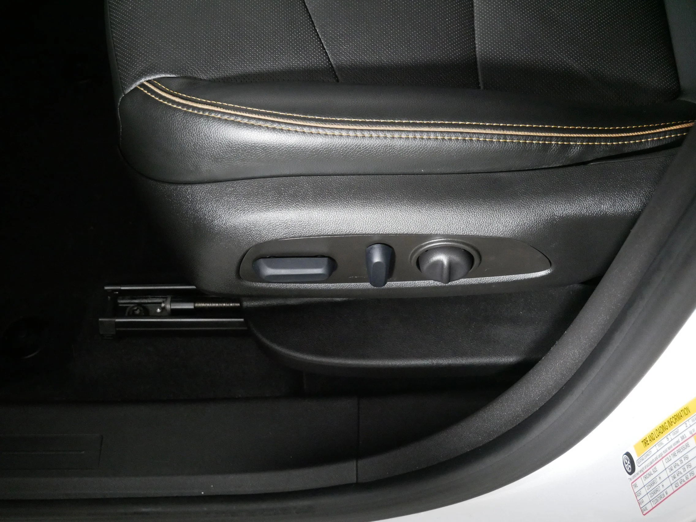 Used 2022 Summit White GMC AT4 image 20