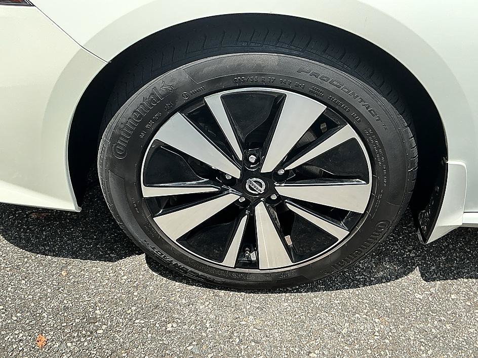 Used 2021 Pearl White Tricoat Nissan 2.5 SL image 9